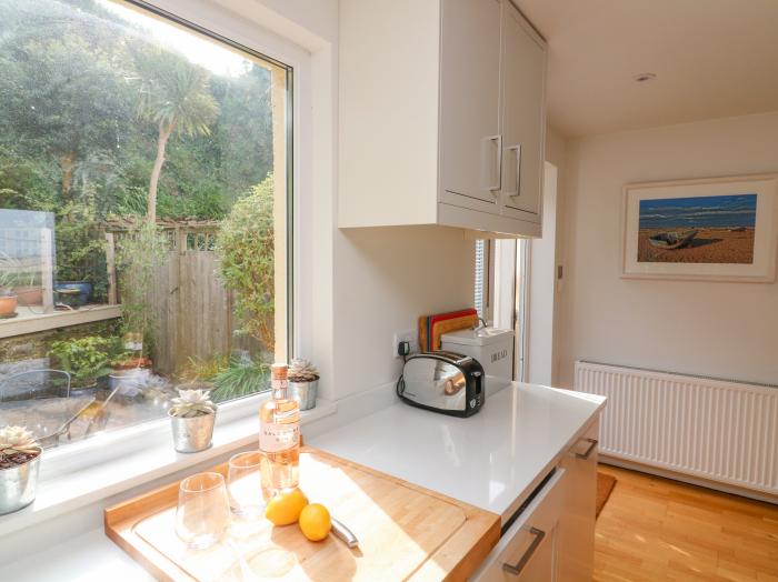 3 Bonaventure Close, is in Salcombe, Devon. Four-bedroom home, near amenities. Pet-friendly. Garden.