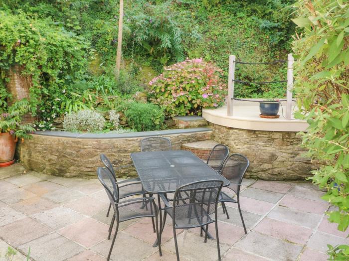 3 Bonaventure Close, is in Salcombe, Devon. Four-bedroom home, near amenities. Pet-friendly. Garden.