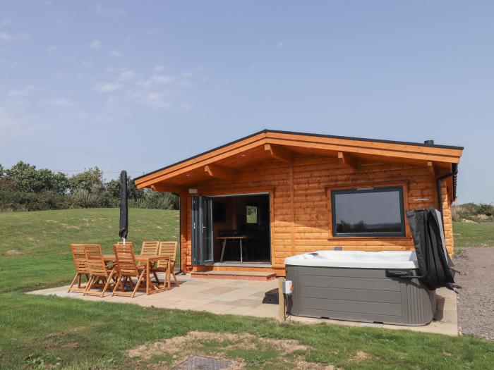 Foxglove Lodge in Hittisleigh, Devon. Detached lodge. Open-plan living space with woodburning stove.