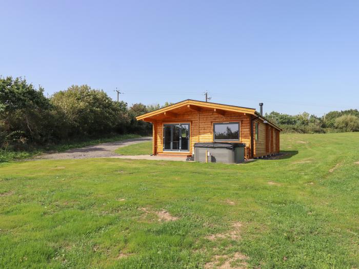 Foxglove Lodge in Hittisleigh, Devon. Detached lodge. Open-plan living space with woodburning stove.