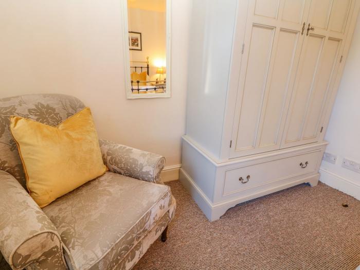 Corner Cottage, in Tideswell, Derbyshire. Three-bedroom home near amenities. In Peak District. Pets.