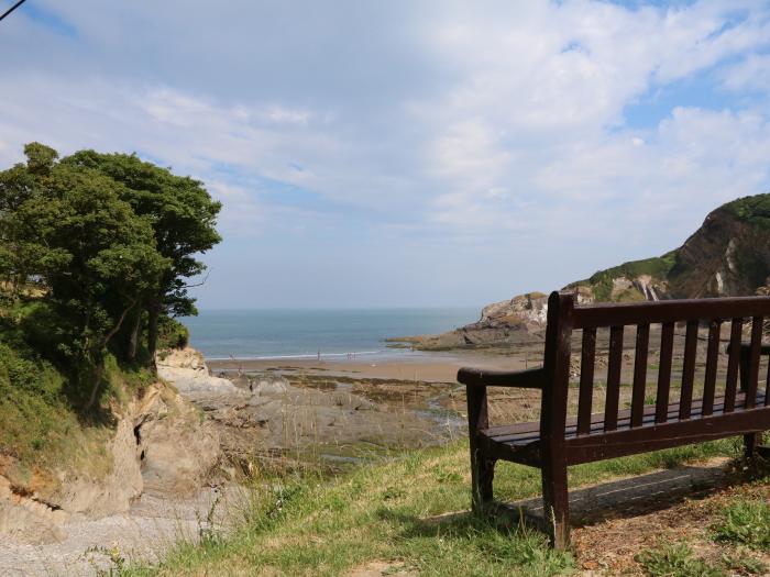 Sunny Views, Combe Martin, Devon. Close to a shop, a pub and a beach. Off-road parking. Pet-friendly