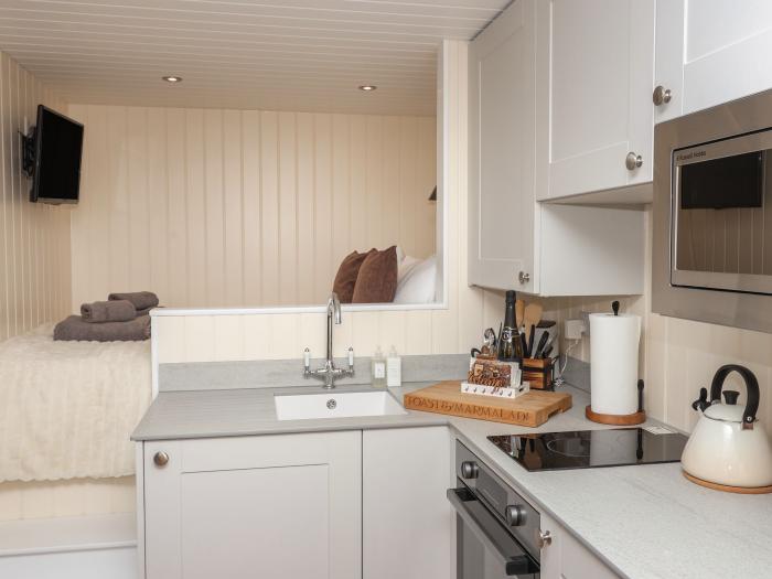 Hillside Hut, is near Ashbourne, Derbyshire. One-bedroom bolthole, ideal for couples. Pet-friendly.