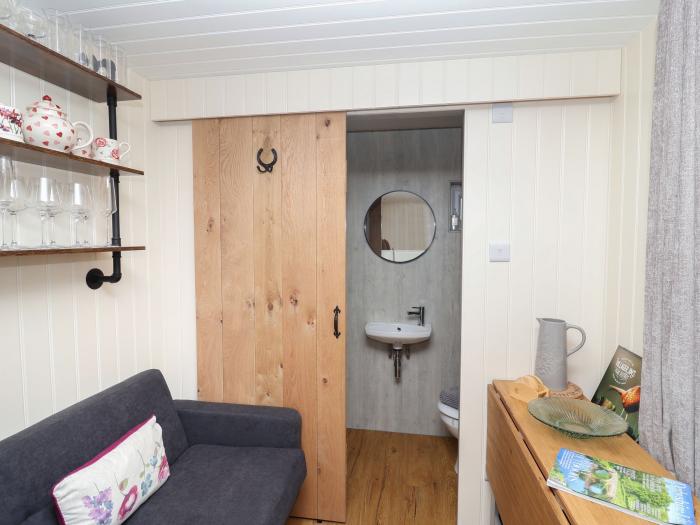 Hillside Hut, is near Ashbourne, Derbyshire. One-bedroom bolthole, ideal for couples. Pet-friendly.