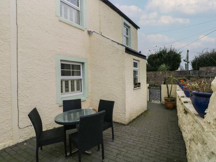 Cobwebs Corner is in Porthcawl, Bridgend. Three-bedroom home resting near beach and amenities. Pets.