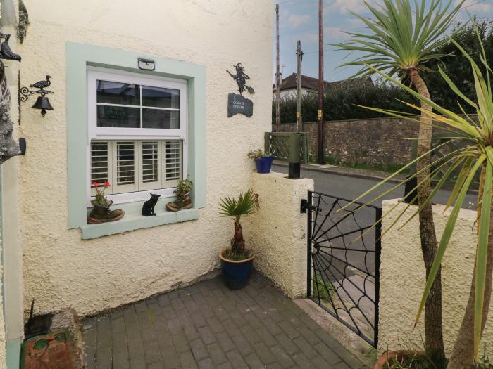 Cobwebs Corner is in Porthcawl, Bridgend. Three-bedroom home resting near beach and amenities. Pets.