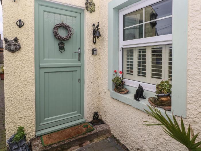 Cobwebs Corner is in Porthcawl, Bridgend. Three-bedroom home resting near beach and amenities. Pets.