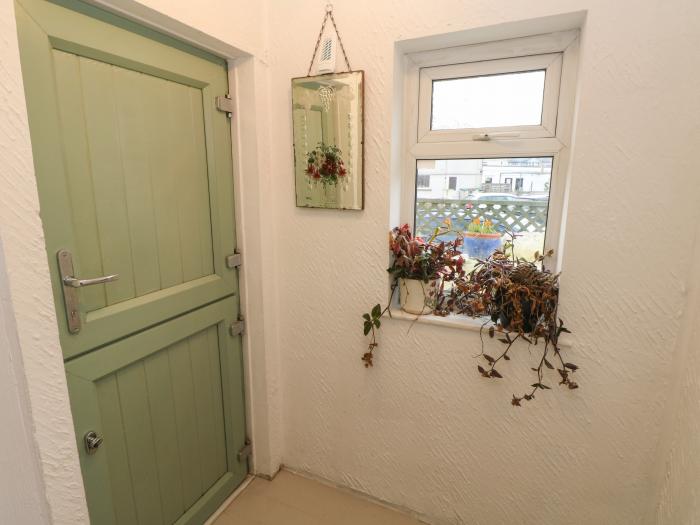 Cobwebs Corner is in Porthcawl, Bridgend. Three-bedroom home resting near beach and amenities. Pets.