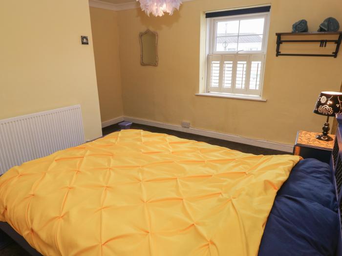 Cobwebs Corner is in Porthcawl, Bridgend. Three-bedroom home resting near beach and amenities. Pets.