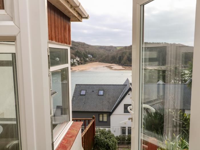 Bay View Annex, Salcombe, Devon. Close to a shop and pub. Near beach. Smart TV. Near AONB. Sea views