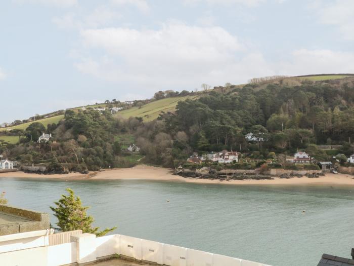 Bay View Annex, Salcombe, Devon. Close to a shop and pub. Near beach. Smart TV. Near AONB. Sea views