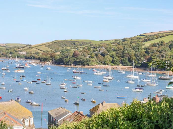 Bay View Annex, Salcombe, Devon. Close to a shop and pub. Near beach. Smart TV. Near AONB. Sea views