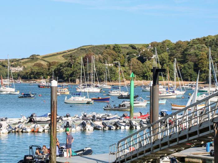 Bay View Annex, Salcombe, Devon. Close to a shop and pub. Near beach. Smart TV. Near AONB. Sea views