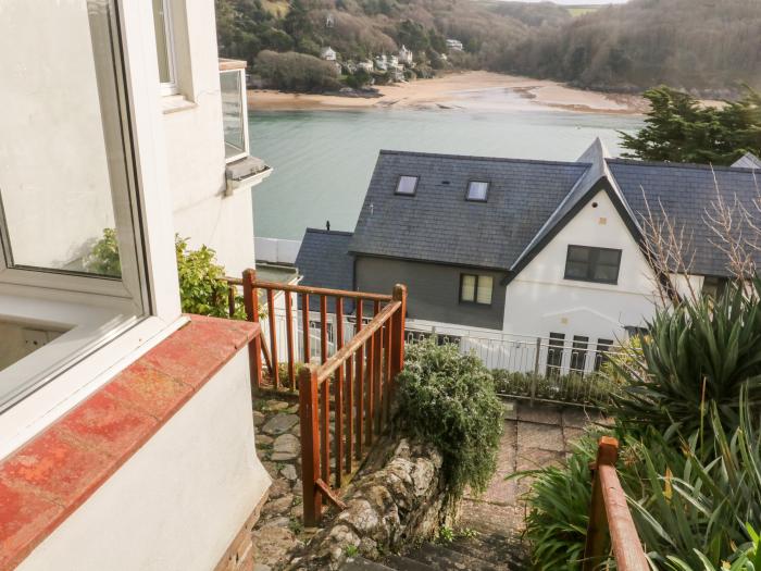 Bay View Annex, Salcombe, Devon. Close to a shop and pub. Near beach. Smart TV. Near AONB. Sea views