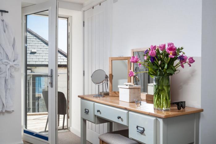 The Loft is in Porthleven, Cornwall. One-bedroom bolthole, ideal for couples. Sea views. Near beach.