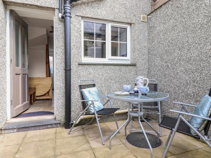 Ty Bach Twt is in Conwy, North Wales. Two-bedroom home resting in the centre of the town. Near coast