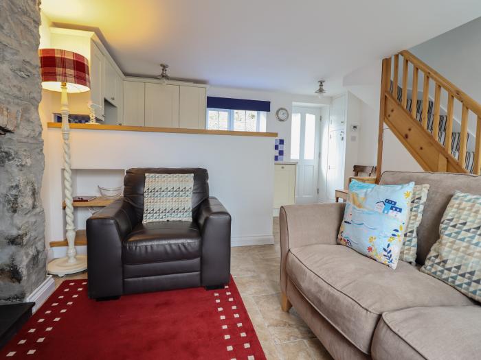 Ty Bach Twt is in Conwy, North Wales. Two-bedroom home resting in the centre of the town. Near coast