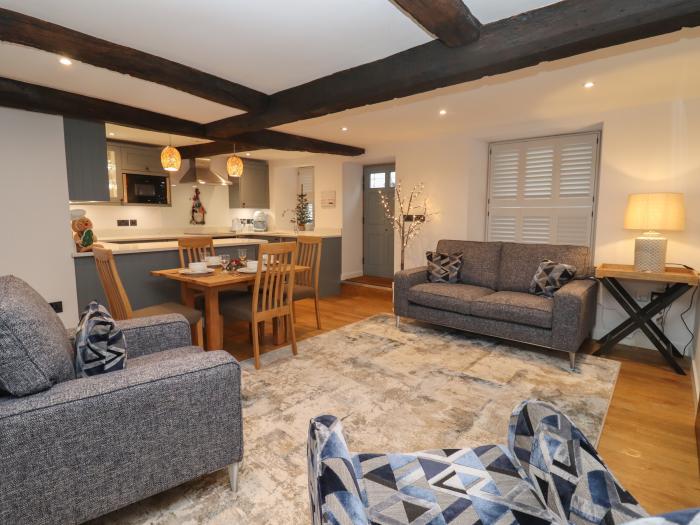 Bwthyn Dolan, Hay-On-Wye, Powys. Open-plan living space. Roadside parking. Smart TV. En-suites. WiFi