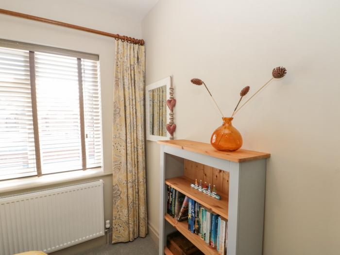 North Bay Cottage in Bridlington, East Riding of Yorkshire. Near a beach. Off-road parking. Pet-free