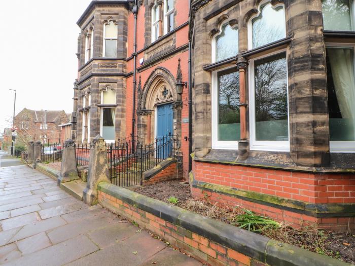 22 Chatsworth Square, Carlisle, Cumbria. Hot tub. Large property. Six bedrooms. Near shop and a pub.