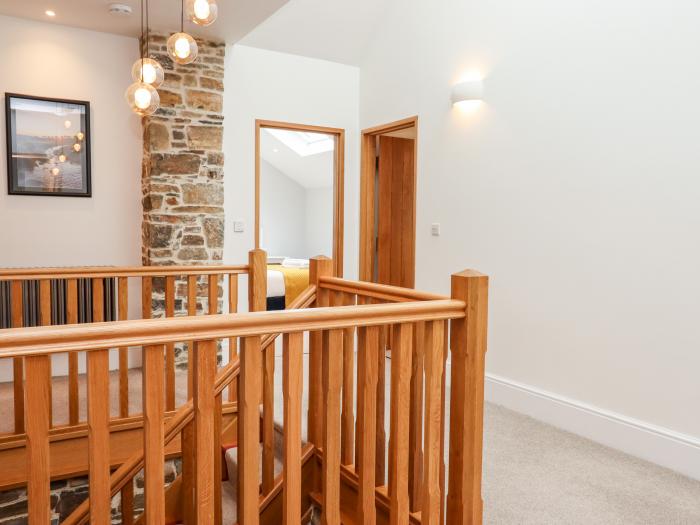 Knowle House, Okehampton, Devon. 5bed. Hot tub. Woodburning stove. Smart TV. Bedroom with en-suites.