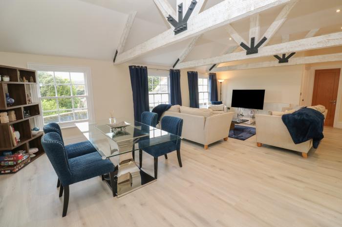 The Penthouse, Helston, Cornwall. Third-floor apartment. Two bedrooms. Open-plan living space. WiFi.