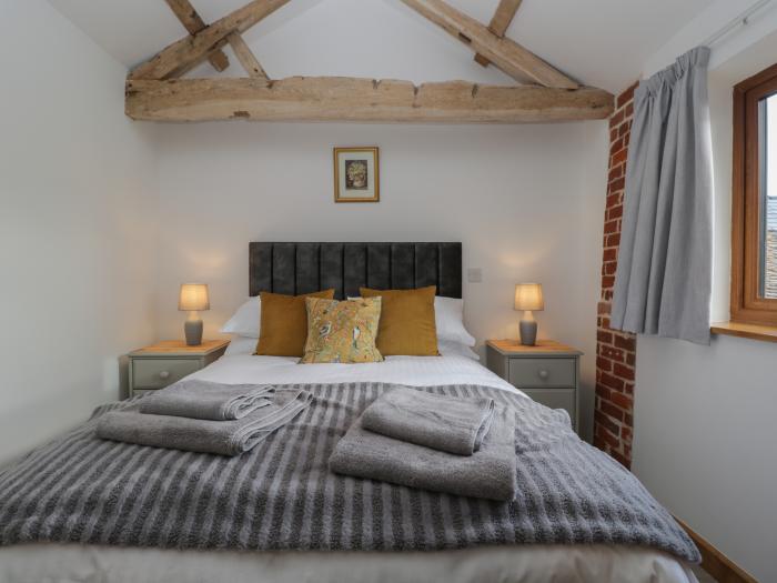 The Cow Shed, Bromyard, Herefordshire. Two-bedroom abode with rural views. Family-friendly. Stylish.