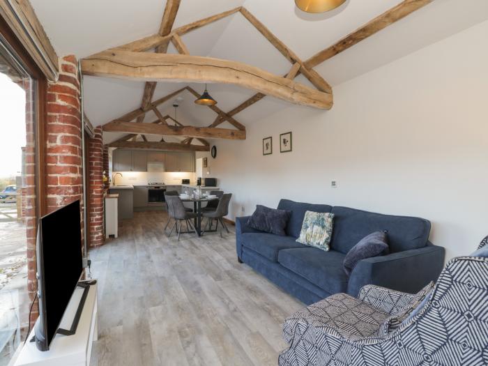 The Cow Shed, Bromyard, Herefordshire. Two-bedroom abode with rural views. Family-friendly. Stylish.