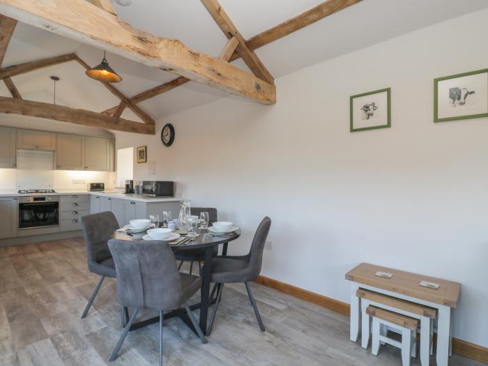 The Cow Shed, Bromyard, Herefordshire. Two-bedroom abode with rural views. Family-friendly. Stylish.