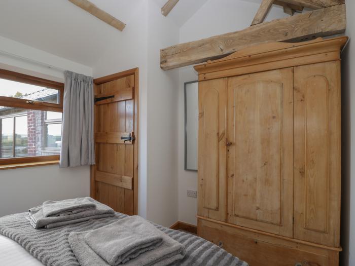 The Cow Shed, Bromyard, Herefordshire. Two-bedroom abode with rural views. Family-friendly. Stylish.