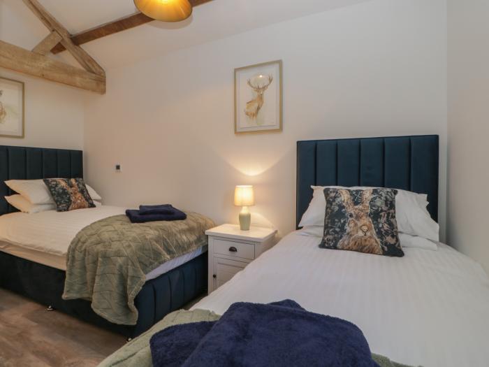 The Cow Shed, Bromyard, Herefordshire. Two-bedroom abode with rural views. Family-friendly. Stylish.