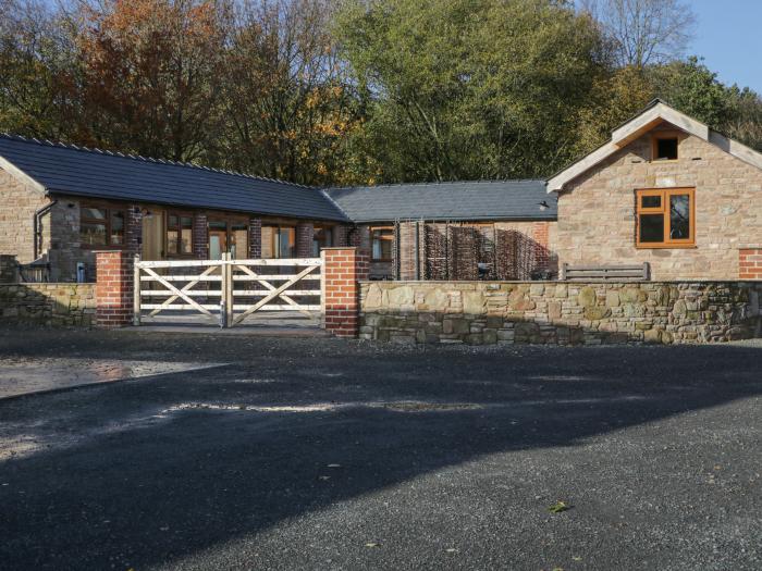 The Cow Shed, Bromyard, Herefordshire. Two-bedroom abode with rural views. Family-friendly. Stylish.