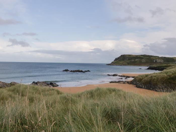 Shore Road in Culdaff, County Donegal. Close to amenities and a beach. Barbecue. Pet-friendly. 2bed.