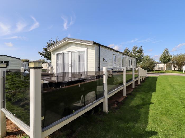 2 Kestrel Close, Tattershall, Lincolnshire. Two-bedroom lodge with hot tub. Close to lake and shops.