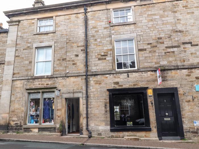 Apartment 2, Kirkby Lonsdale. Close to a national park. Shop and pub. Couple's retreat. Duplex. WiFi