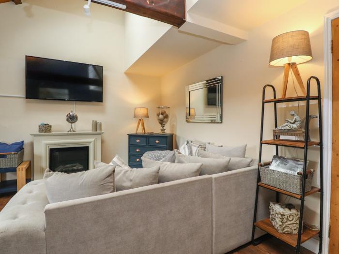 Apartment 2, Kirkby Lonsdale. Close to a national park. Shop and pub. Couple's retreat. Duplex. WiFi