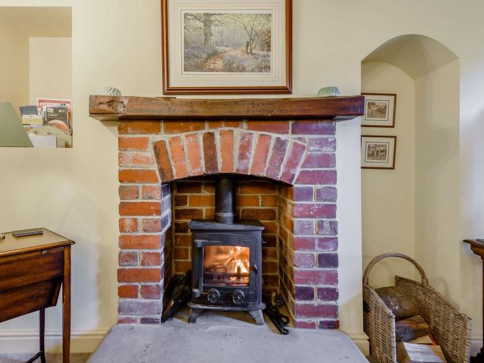 Mulberry Cottage is in Youlgreave, Derbyshire. In the Peak District National Park. Nearby amenities.