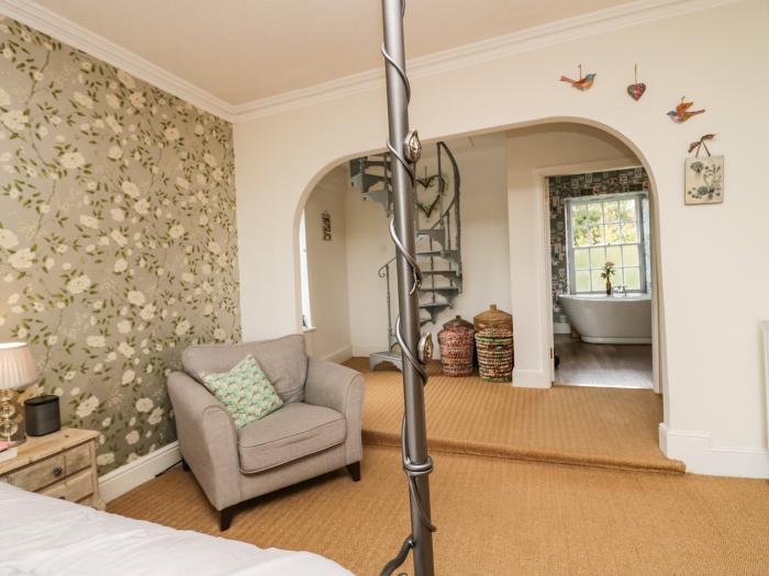 Holmere Bank, nearby Carnforth, Lancashire. Walking location. Eight bedrooms. Pet-friendly. Smart TV