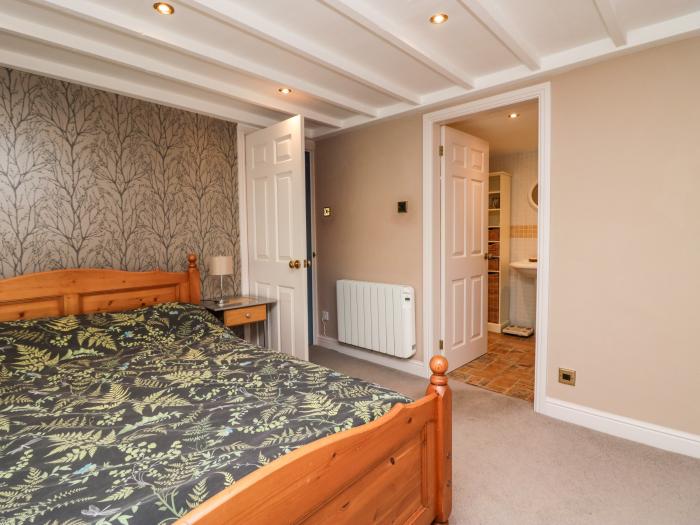 Holmere Bank, nearby Carnforth, Lancashire. Walking location. Eight bedrooms. Pet-friendly. Smart TV