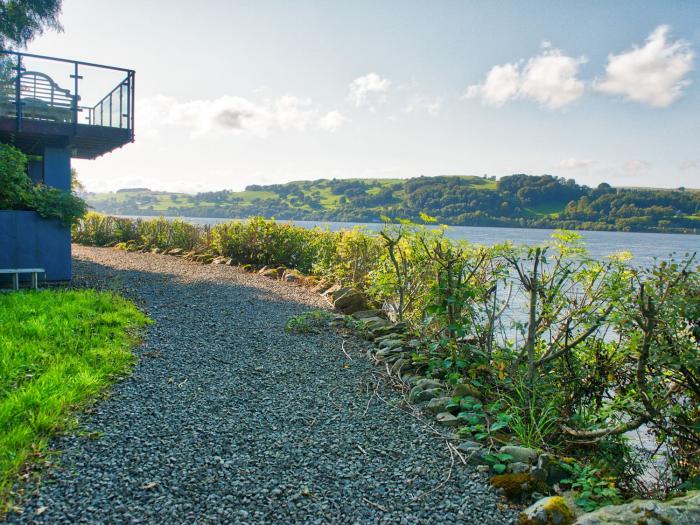 Arenig - Lake Bala is in Bala, Gwynedd. Ground-floor, lakeside apartment, ideal for a couple.