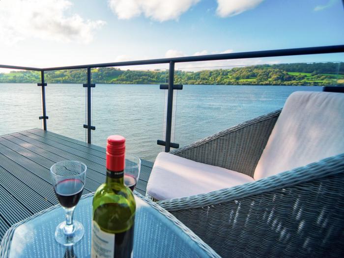 Arenig - Lake Bala is in Bala, Gwynedd. Ground-floor, lakeside apartment, ideal for a couple.