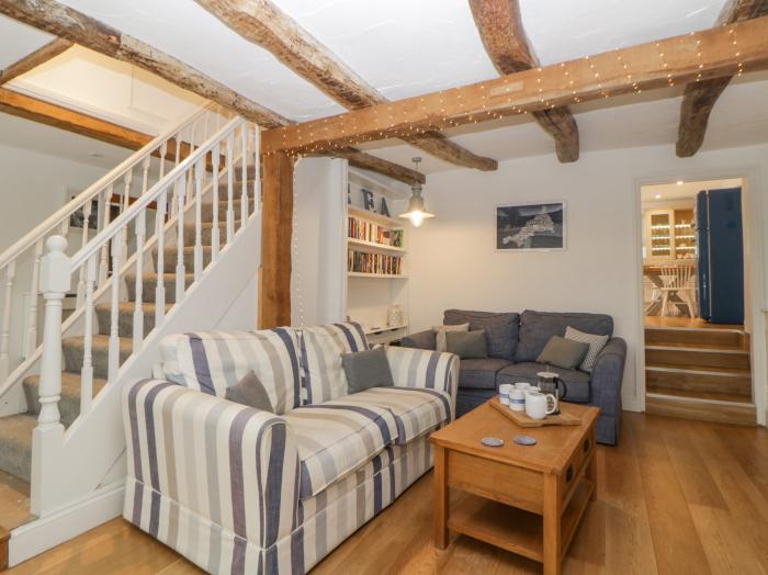 Sun Cottage is in Looe, Cornwall. Three-bedroom cottage near amenities and beach. Woodburning stove.