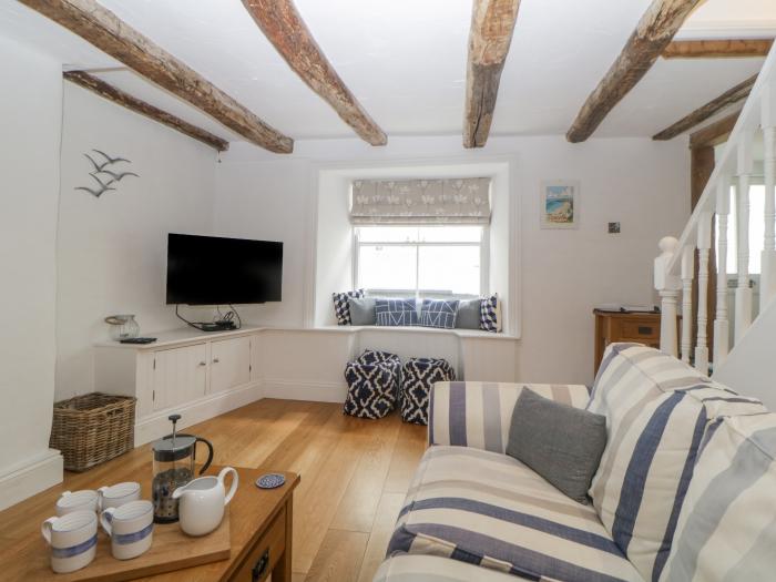 Sun Cottage is in Looe, Cornwall. Three-bedroom cottage near amenities and beach. Woodburning stove.