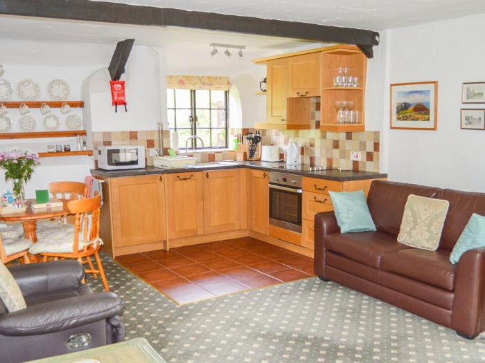 Windbury Cottage, in Hartland, Devon. Close to beach. Pet-friendly. Countryside views. Close to shop