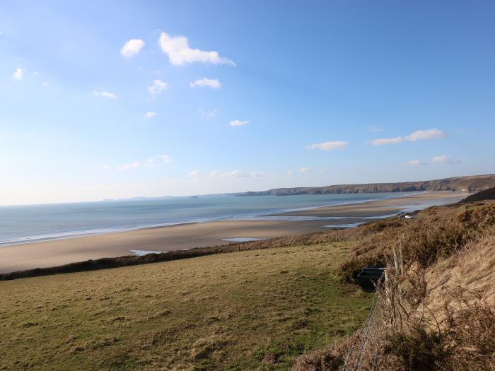 Cwtch Cottage, Broad Haven, Pembrokeshire. Three-bedroom home near amenities and beach. Pet-friendly