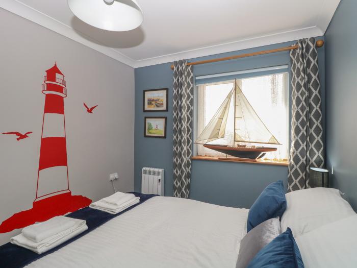 Beach Haven, Happisburgh, Norfolk, East Anglia. Close to amenities and a beach. Pet-friendly. Games.