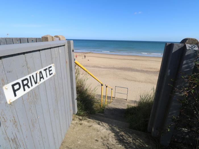 Beach Haven, Happisburgh, Norfolk, East Anglia. Close to amenities and a beach. Pet-friendly. Games.