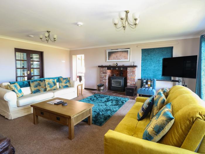 Beach Haven, Happisburgh, Norfolk, East Anglia. Close to amenities and a beach. Pet-friendly. Games.