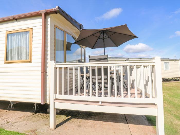 E10 Eagle Meadows in Paignton, Devon. Open-plan living space. Shared indoor and outdoor heated pool.