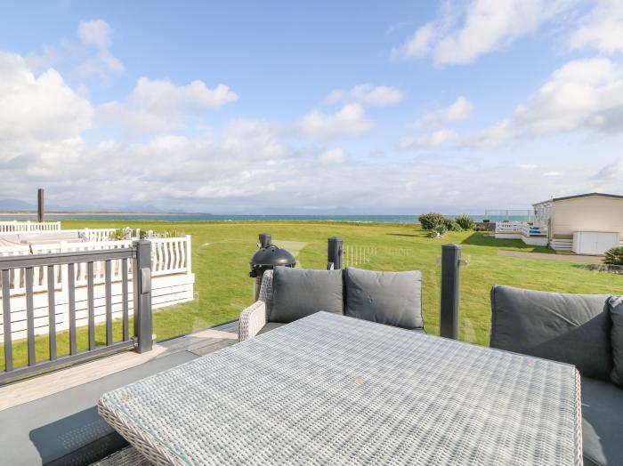 Seafront Holiday Home 1, Pwllheli. Three-bedroom lodge, enjoying sea views. Near amenities and beach